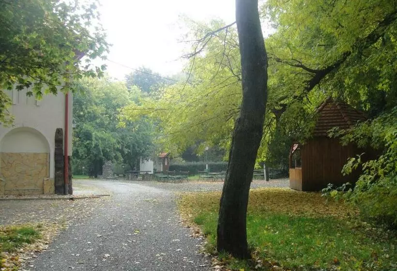 Sághegy Fogadó és Panzió