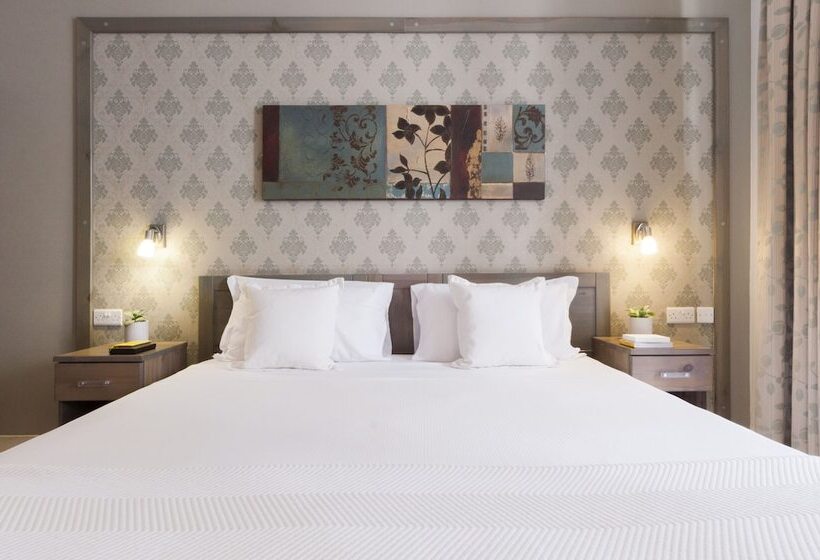 فندق Rooms By Alexandra