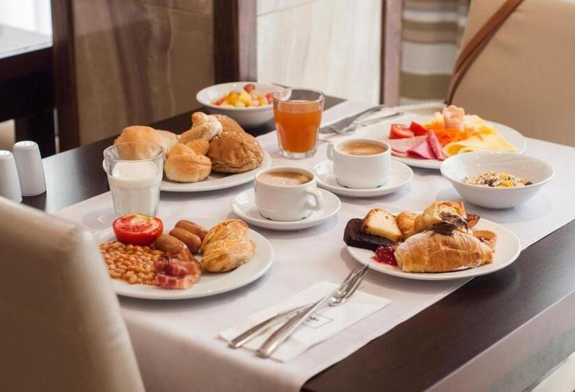 فندق Rooms By Alexandra