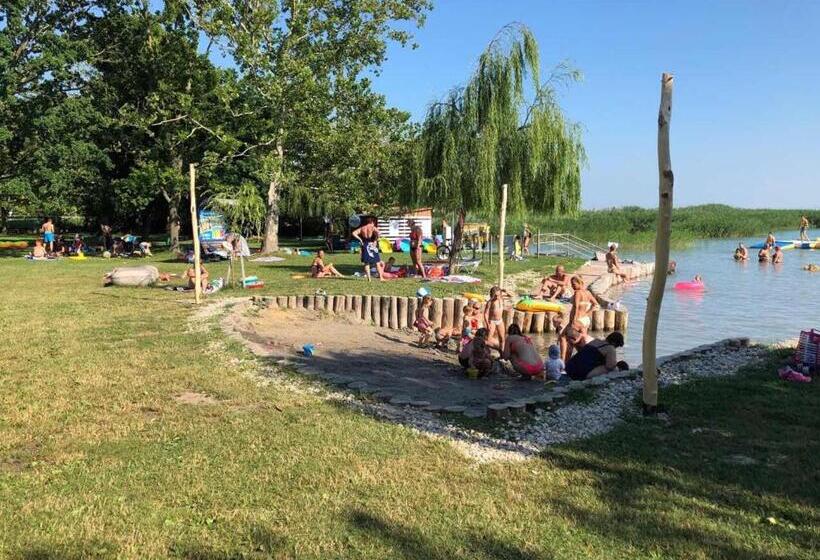 Beachfront Studio Apartman