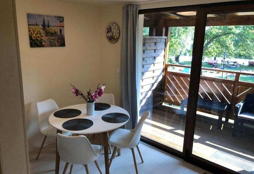 Beachfront Studio Apartman