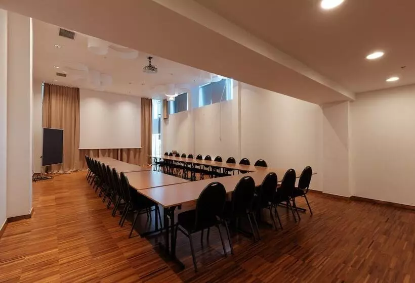 هتل Eurostars Queen Of Montenegro