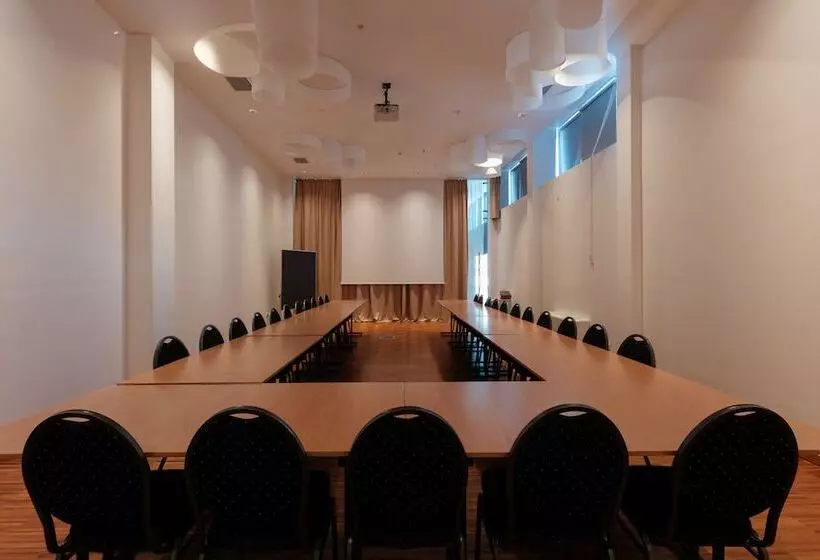 هتل Eurostars Queen Of Montenegro