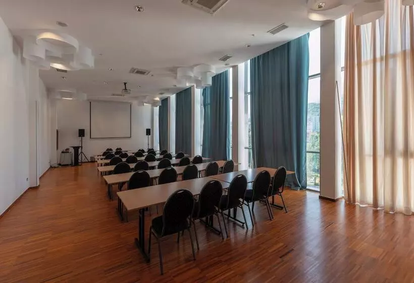 هتل Eurostars Queen Of Montenegro