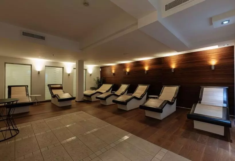 هتل Eurostars Queen Of Montenegro