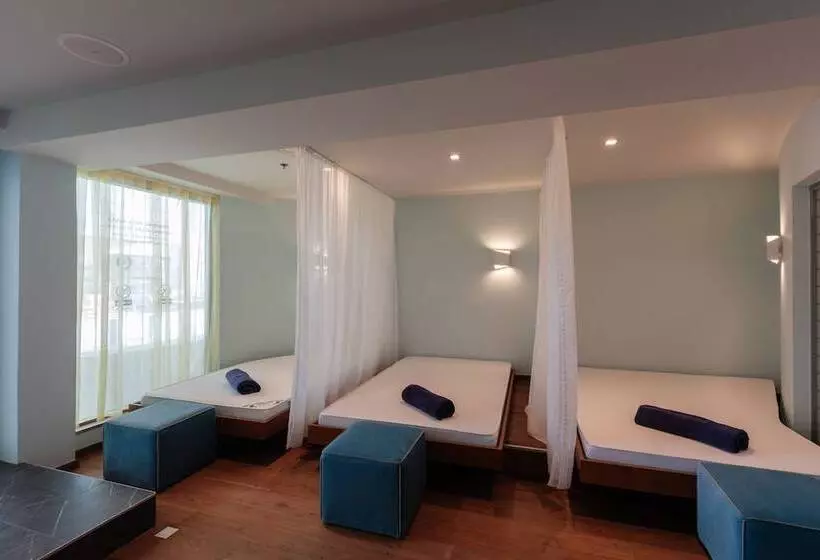 هتل Eurostars Queen Of Montenegro