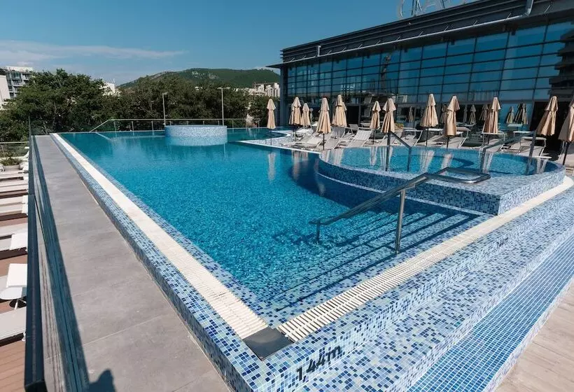 هتل Eurostars Queen Of Montenegro