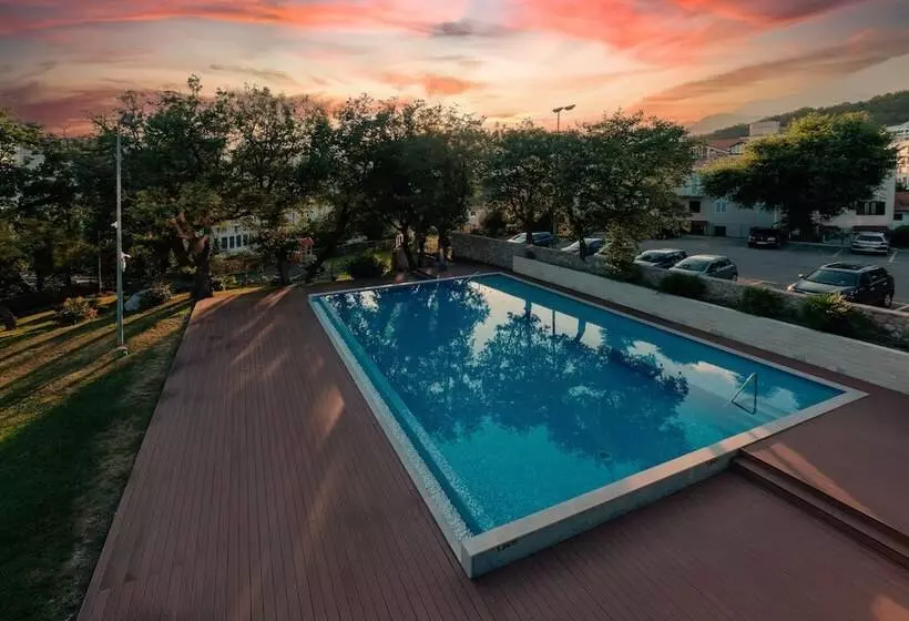 هتل Eurostars Queen Of Montenegro