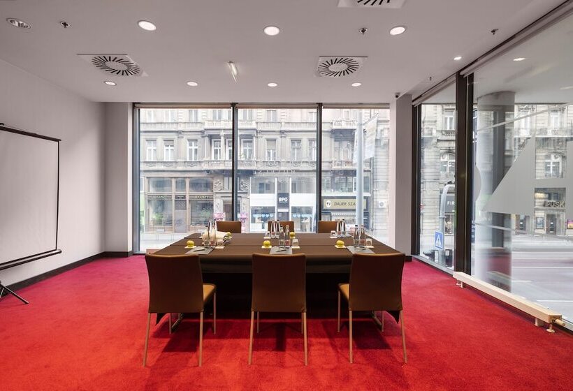 בית מלון כפרי Exe Budapest Center