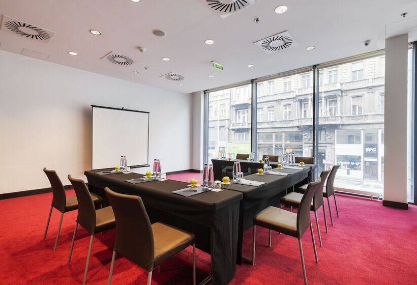 בית מלון כפרי Exe Budapest Center