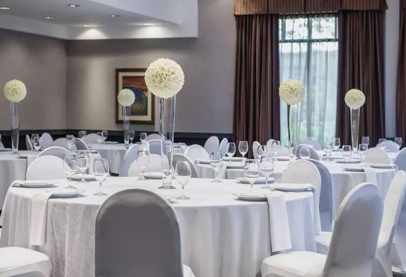 هتل Fairfield Inn & Suites By Marriott Kelowna