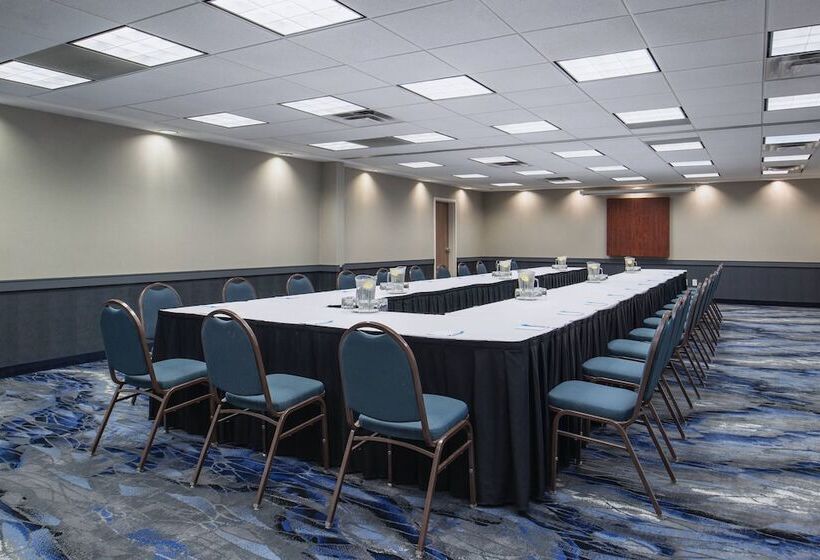 فندق Fairfield Inn & Suites By Marriott Kelowna