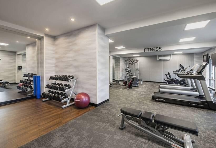 فندق Fairfield Inn & Suites By Marriott Kelowna