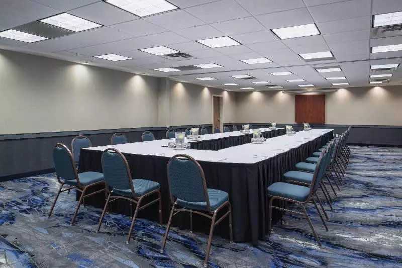 هتل Fairfield Inn & Suites By Marriott Kelowna