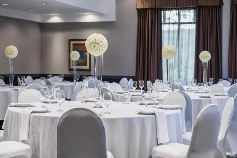 هتل Fairfield Inn & Suites By Marriott Kelowna