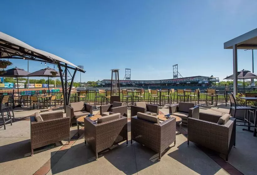 هتل Hilton Garden Inn Manchester Downtown