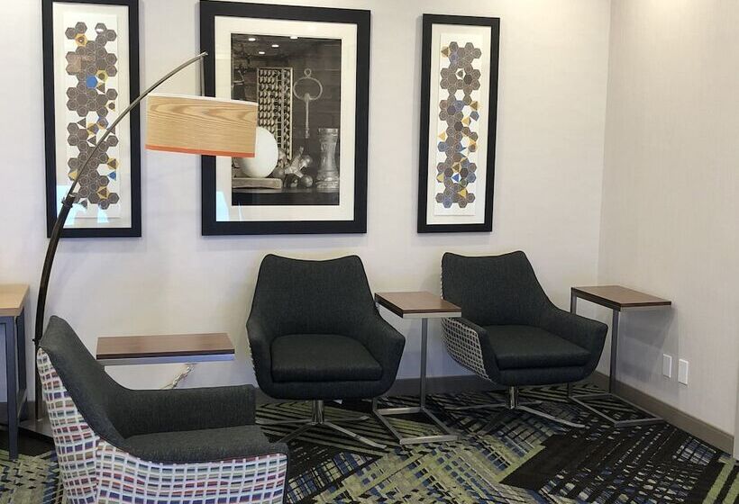 فندق Holiday Inn Express & Suites Halifax Airport, An Ihg