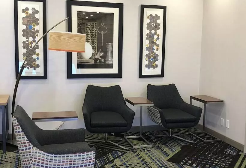 Hotel Holiday Inn Express & Suites Halifax Airport, An Ihg