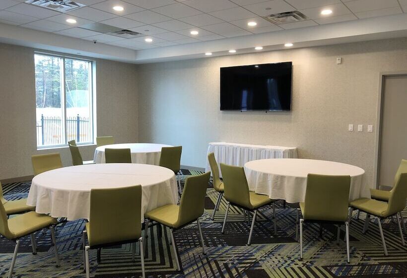 فندق Holiday Inn Express & Suites Halifax Airport, An Ihg