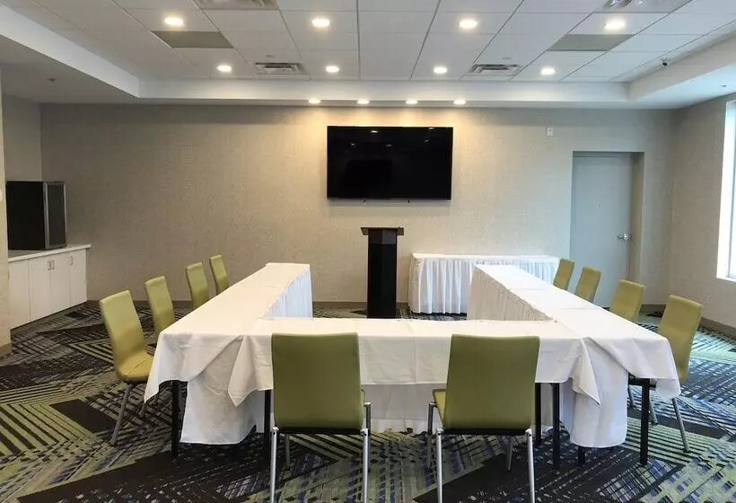Hotel Holiday Inn Express & Suites Halifax Airport, An Ihg