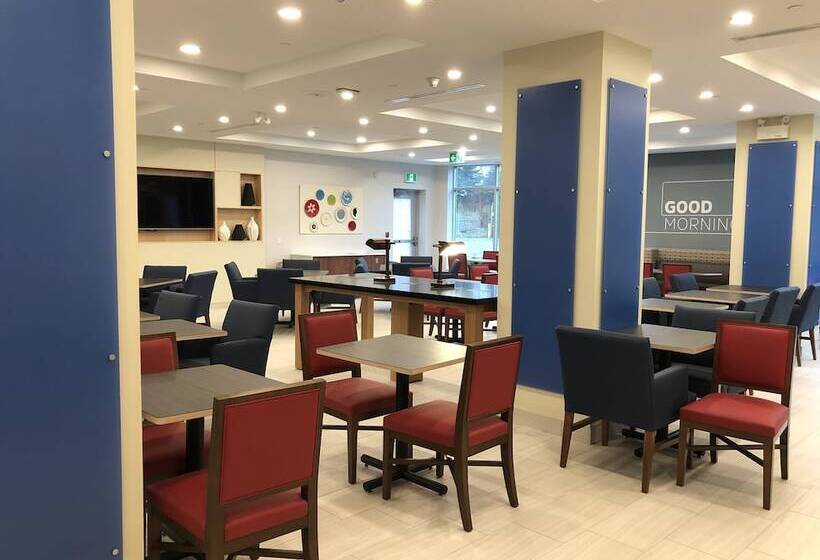 فندق Holiday Inn Express & Suites Halifax Airport, An Ihg