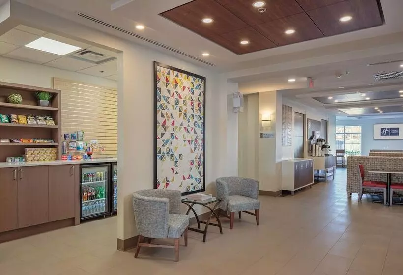 Отель Holiday Inn Express & Suites Belleville, An Ihg