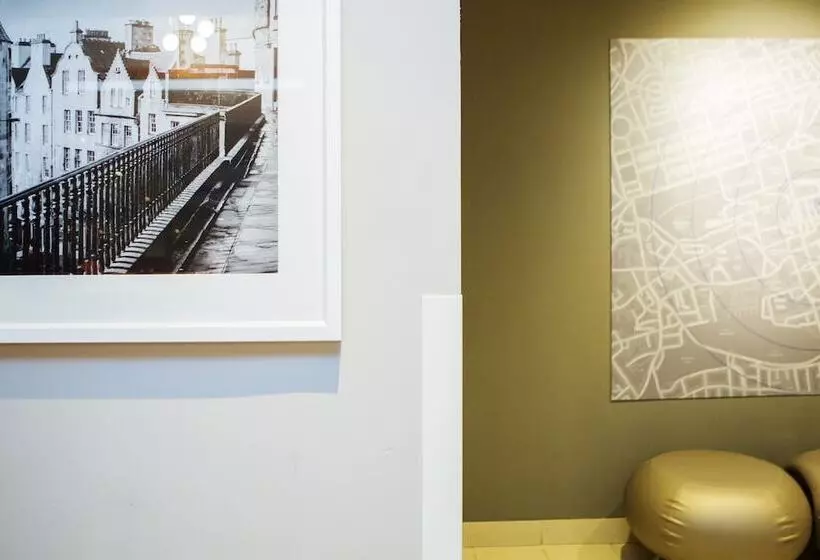 هتل Holiday Inn Express Edinburgh – Royal Mile, An Ihg