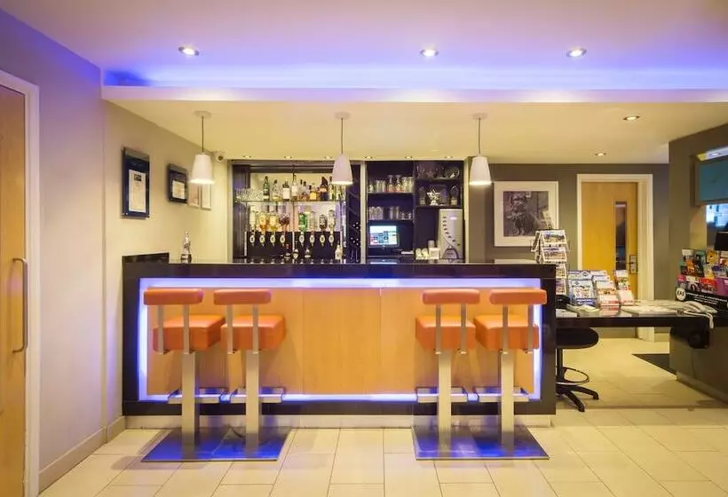 هتل Holiday Inn Express Edinburgh – Royal Mile, An Ihg