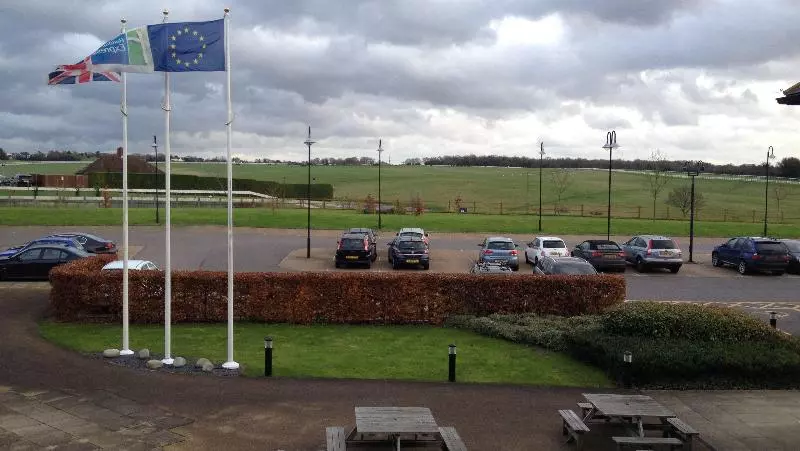 Отель Holiday Inn Express London   Epsom Downs, An Ihg