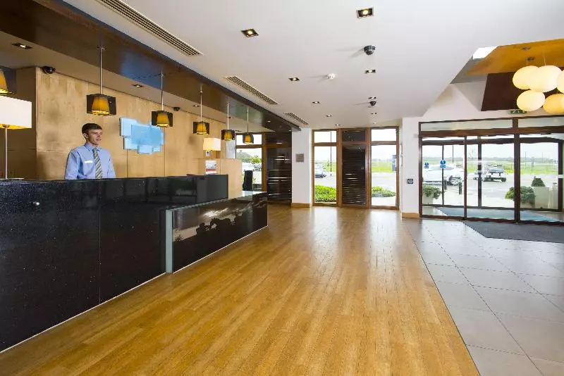 Отель Holiday Inn Express London   Epsom Downs, An Ihg