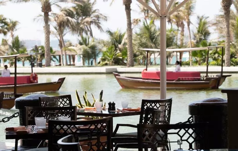 Отель Jumeirah Mina Al Salam Dubai