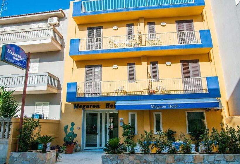 فندق Megaron