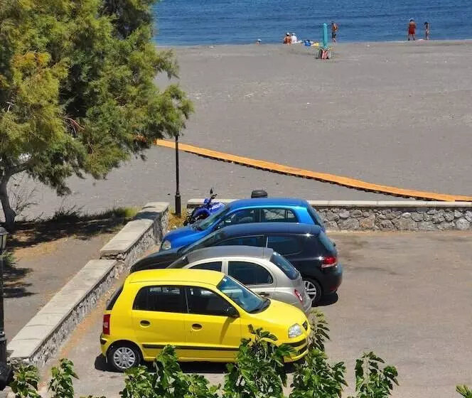 בית מלון כפרי Memories Beach