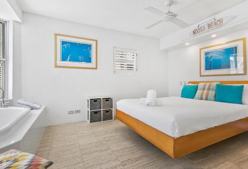 Отель Noosa Blue Resort