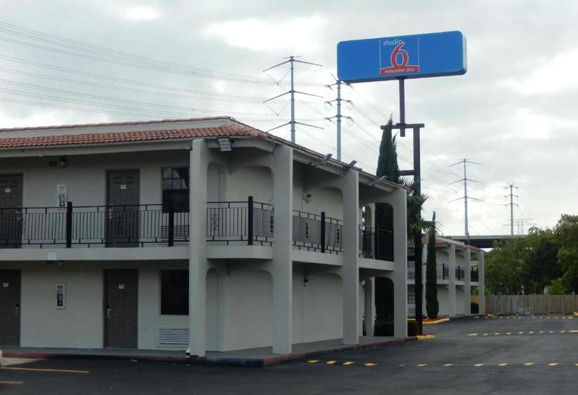 בית מלון כפרי Studio 6houston, Tx  Intercontinental Airport South