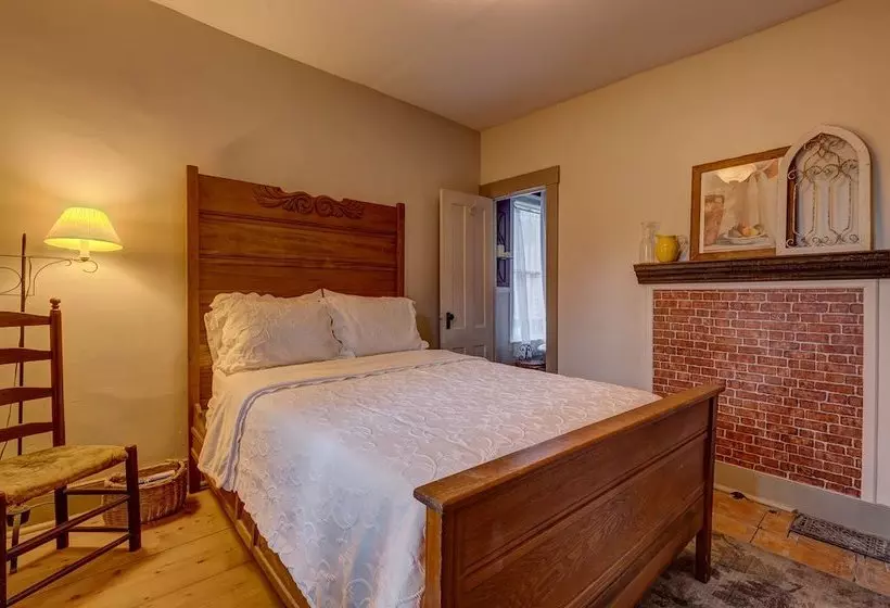 Aamiaismajoitus (B&B) Rowell S Inn