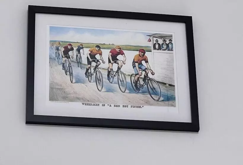 Bike Shed, 1 Bed Cottage, Sleeps 2, Pet Friendly