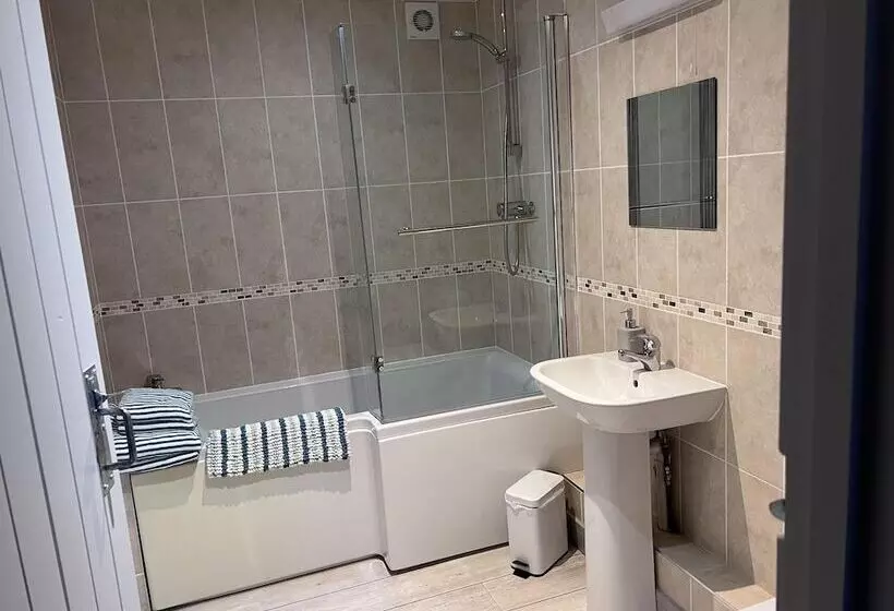 Bike Shed, 1 Bed Cottage, Sleeps 2, Pet Friendly