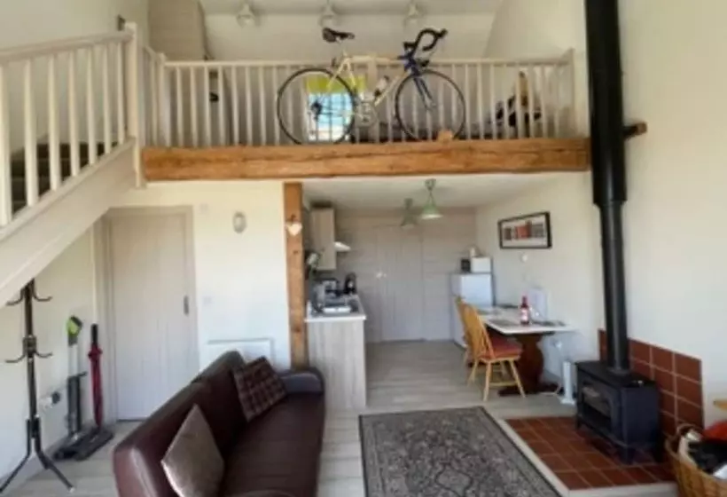 Bike Shed, 1 Bed Cottage, Sleeps 2, Pet Friendly