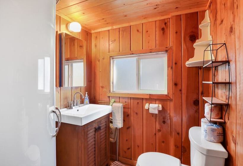 7 Minute Walk To Beach Chambers Landing Chalet