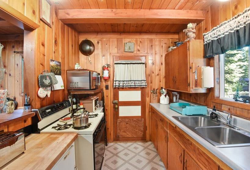 7 Minute Walk To Beach Chambers Landing Chalet