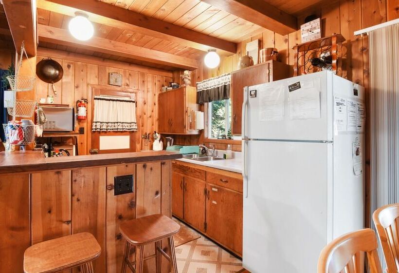 7 Minute Walk To Beach Chambers Landing Chalet