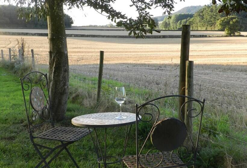 Cosy 5m Bell Tent Glamping In Rural Herefordshire