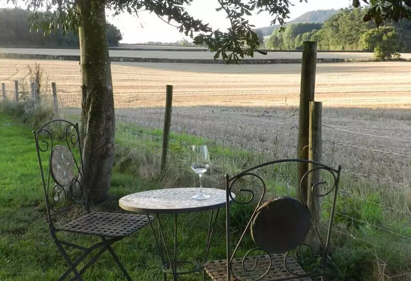Cosy 5m Bell Tent Glamping In Rural Herefordshire