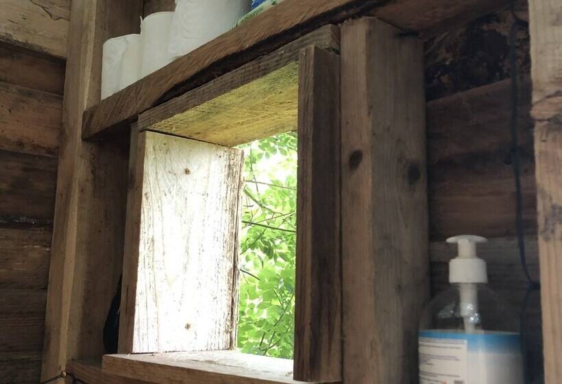 Cosy 5m Bell Tent Glamping In Rural Herefordshire