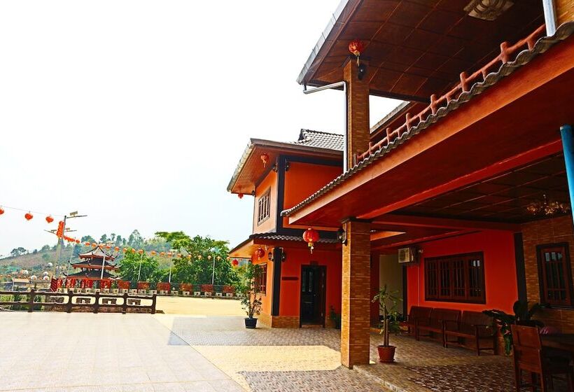 בית מלון כפרי Chasa Rakthai Resort