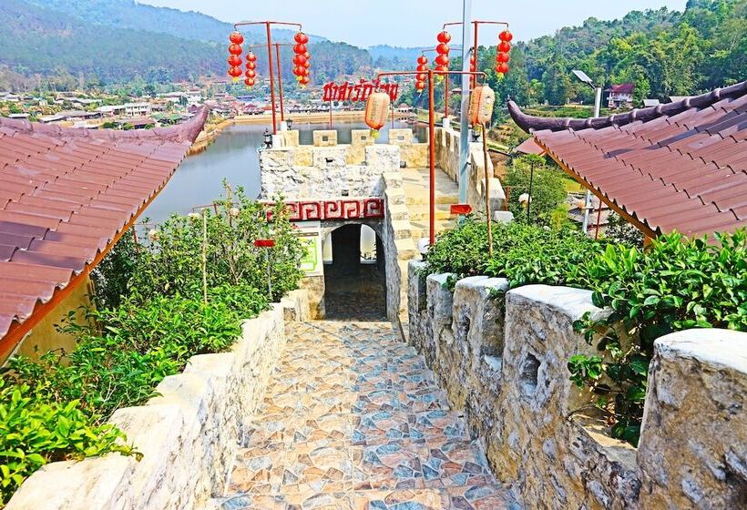 בית מלון כפרי Chasa Rakthai Resort