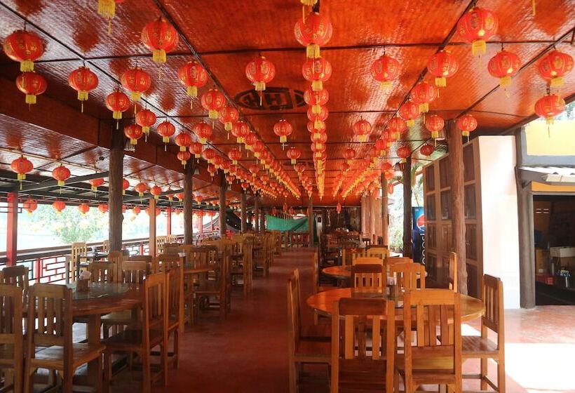 בית מלון כפרי Chasa Rakthai Resort