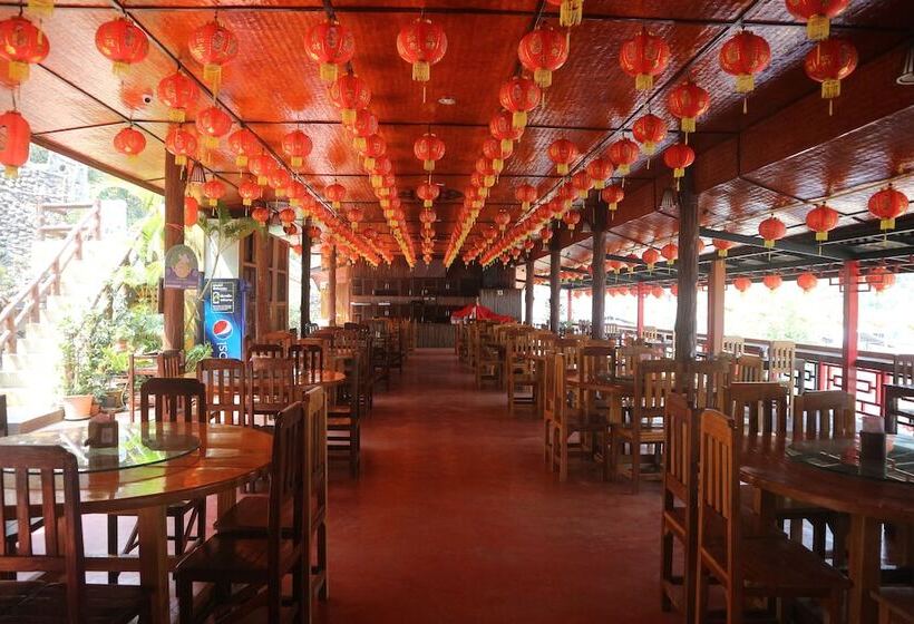 בית מלון כפרי Chasa Rakthai Resort