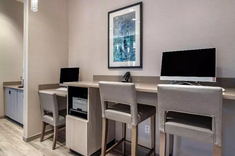 Hotelli Comfort Suites Grandview  Kansas City